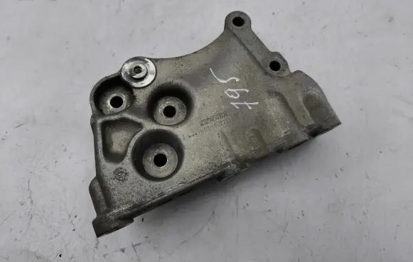 Nissan Qashqai Engine mounting bracket 112318425R