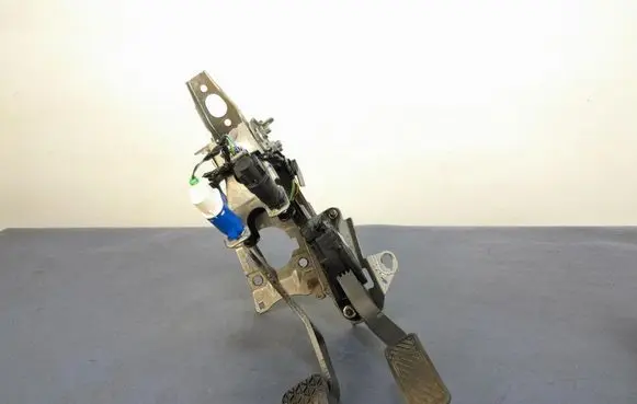 Ford Courier Accelerator throttle pedal 8V219F836AC