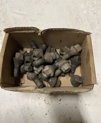 Opel Vivaro Nuts/bolts 