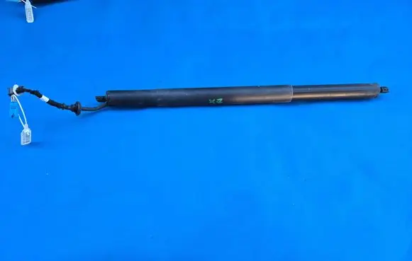 BMW X7 G07 Shock absorber/damper mounting bracket 7441811