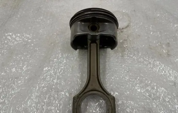 Mercedes-Benz CLS AMG C219 Piston with connecting rod