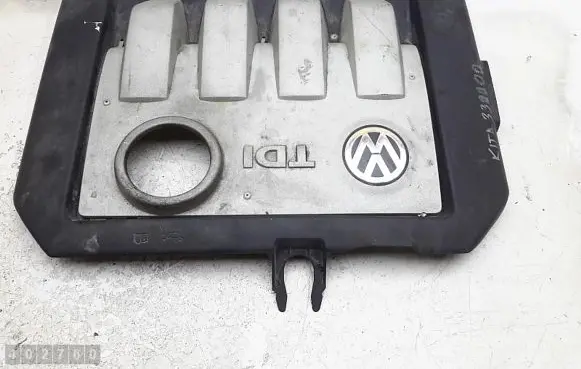 Volkswagen Golf IV Engine cover (trim) 03g103925an