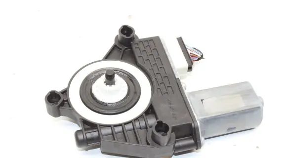 BMW 1 F40 Rear door window regulator motor 1060026