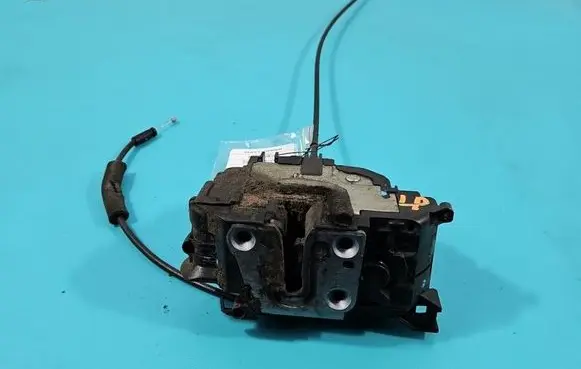 Renault Clio III Front door lock IMPRK1558705