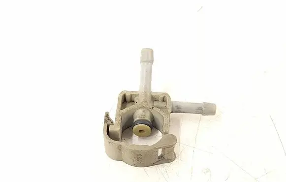 Mercedes-Benz C W204 Fuel line pipe 6460701832 6460701732