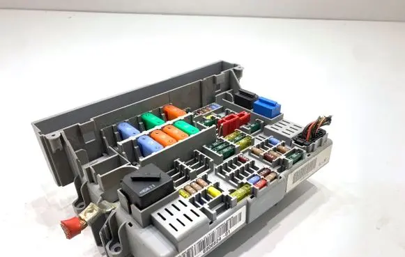 BMW 3 E90 E91 Fuse box set 6906624