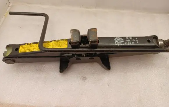 Toyota Avensis T250 Lift Jack 0911105030 0911105010