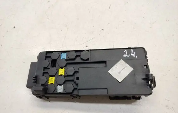 Mercedes-Benz R W251 Fuse module A2115452601 01394841 01394842