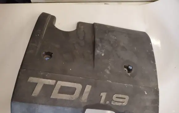 Volkswagen PASSAT B5.5 Engine cover (trim) 028103935B