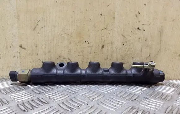 Toyota Avensis T220 Fuel main line pipe 8945812010