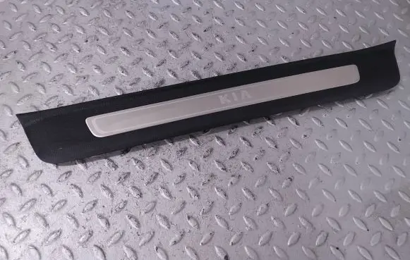 Front sill trim cover