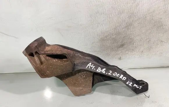 Engine mounting bracket