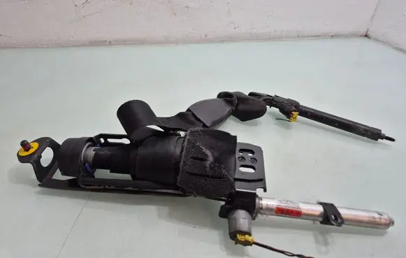 Volvo V50 Front seatbelt 8639693