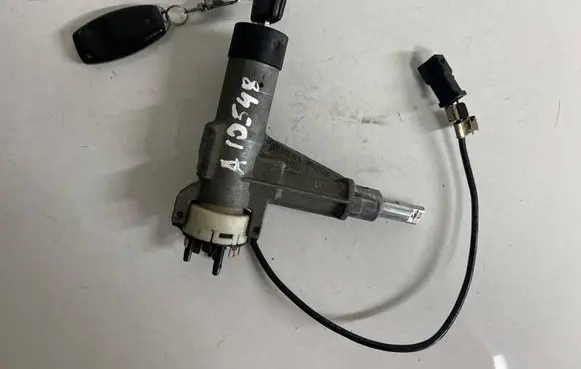 Audi A6 S6 C4 4A Ignition lock 4a0905851e