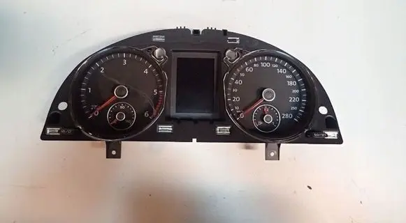 Volkswagen PASSAT CC Speedometer (instrument cluster) 3C8920871