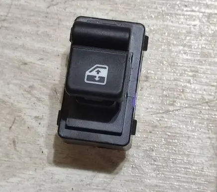 Fiat 500X Electric window control switch 599E