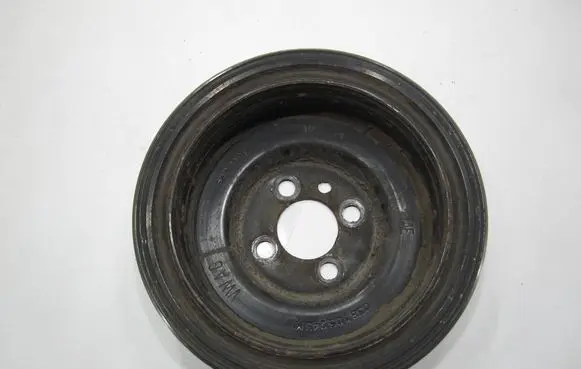 Volkswagen PASSAT B7 Crankshaft pulley 038105243M