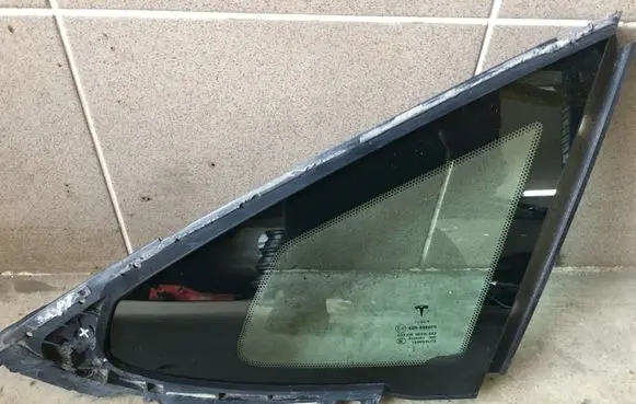 Tesla Model S Rear side window
