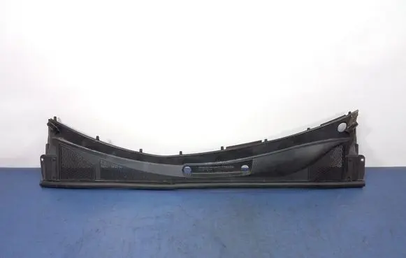 Cadillac SRX Wiper trim 6474148030