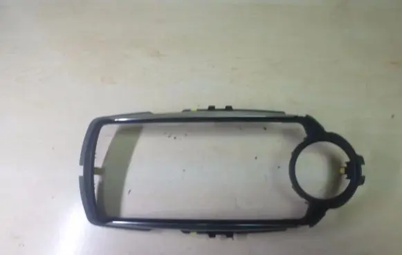 Toyota Yaris Radio/GPS head unit trim 864510D030 I1237