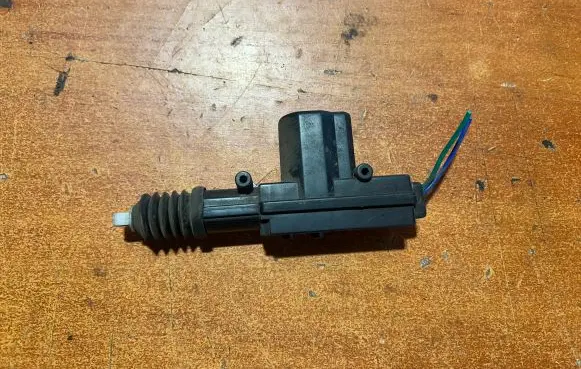 Volkswagen Transporter - Caravelle T4 Central locking motor 932037992