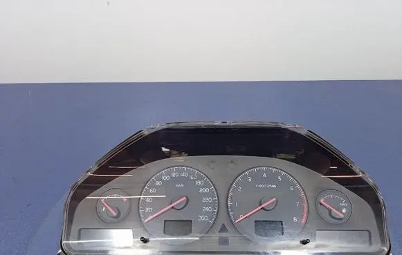 Speedometer (instrument cluster)