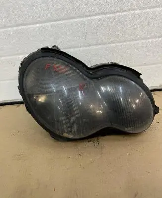 Mercedes-Benz C W203 Headlight/headlamp A2038200261 F305