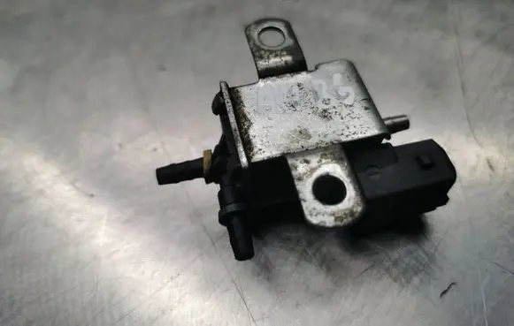 Audi A4 S4 B6 8E 8H Turbo solenoid valve 72234013