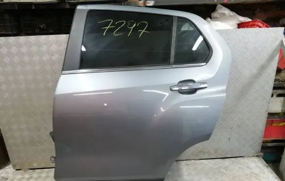 Chevrolet Trax Rear door