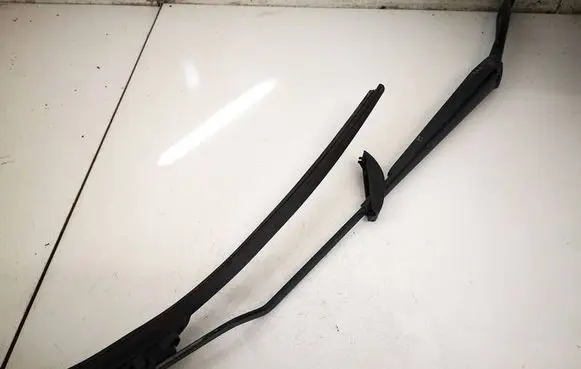 Front wiper blade arm
