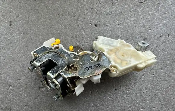 Nissan Terrano Rear door lock 825030F615 8255350J0A