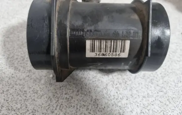 BMW 5 E39 Mass air flow meter 1703275 5WK9600 36860586