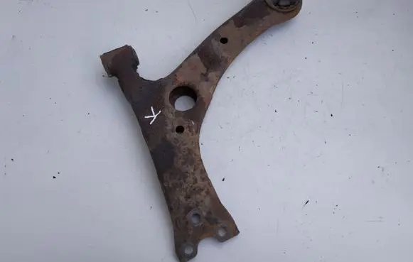 Toyota Avensis T250 Front lower control arm/wishbone