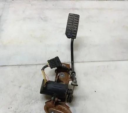 Nissan Almera N16 Accelerator throttle pedal 0281002425