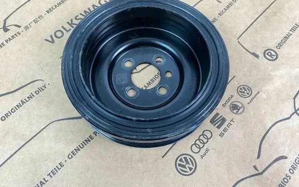 Volkswagen PASSAT B8 Crankshaft pulley 04L105243