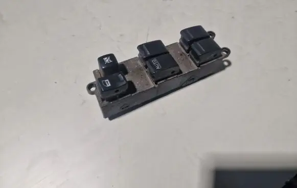 Nissan X-Trail T30 Electric window control switch