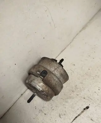 Audi A6 Allroad C5 Engine mount bracket 