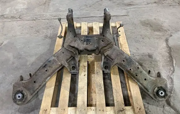 Opel Omega B2 Rear axle beam 90496243 5402205