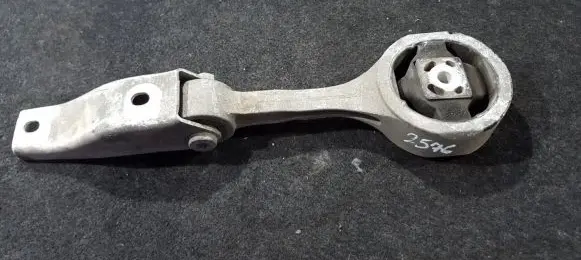 Volkswagen Polo Engine mount bracket