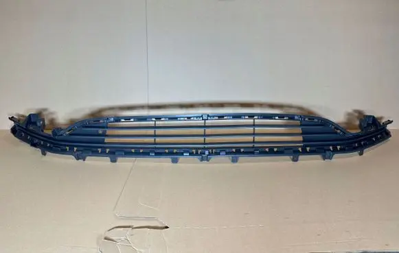 Opel Mokka X Front bumper lower grill 475498858KARJED