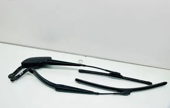 Mercedes-Benz A W176 Front wiper blade arm W000016715