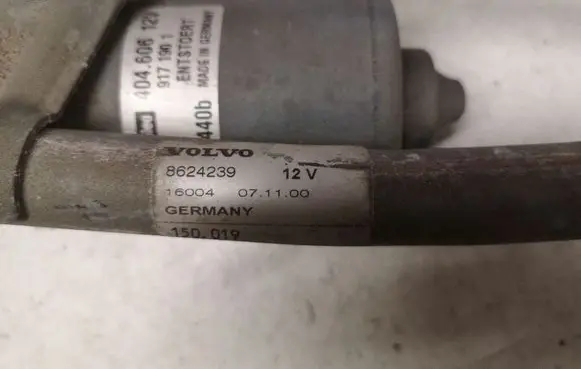 Volvo V70 Front wiper linkage and motor 8624239 404606 45079100