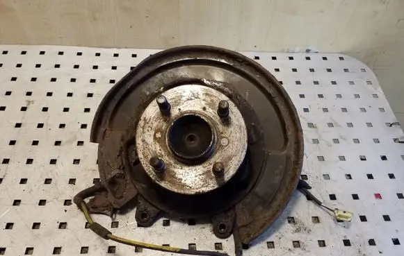 Toyota Corolla Verso E121 Rear wheel hub