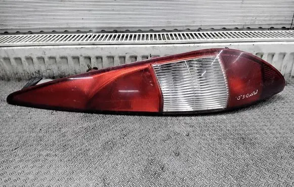 Ford Mondeo Mk III Rear/tail lights 1S7113404C