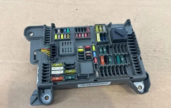 BMW X5 E70 Fuse module 518954020A 693168703 0056805693168703