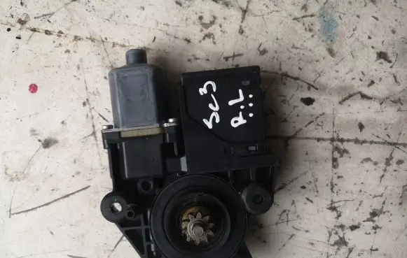 Renault Scenic III - Grand scenic III Rear door window regulator motor 827310166R