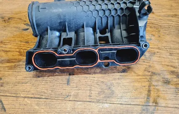 Peugeot 208 Intake manifold 9842272880