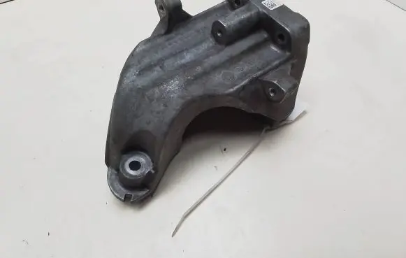 Mercedes-Benz C W204 Engine mounting bracket A6512230004