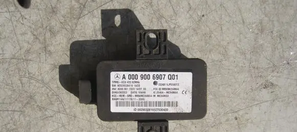 Mercedes-Benz GL X164 Tire pressure sensor A0009006907Q01