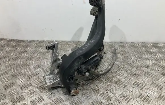 BMW 1 E81 E87 Pedal assembly 678711